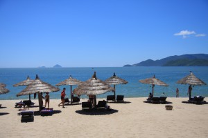 Du-lich-nha-trang-bai-bien-tuyet-dep-300x200.jpg